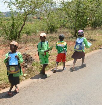 Enfants sur la route